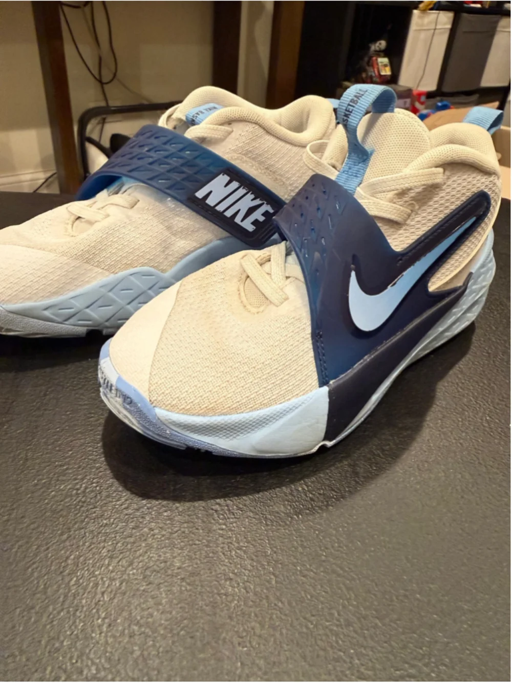 Boys Nike Basketball Sneakers Size 2 (Little Boy) White and Blue